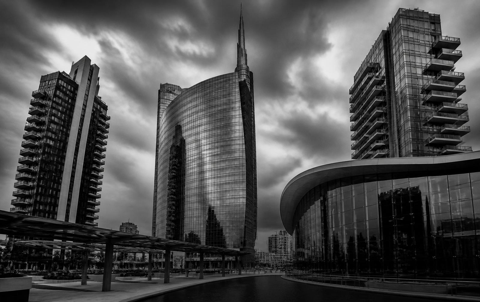 Milanos moderna affärsdistrikt Porta Nuova med Unicredit-tornet